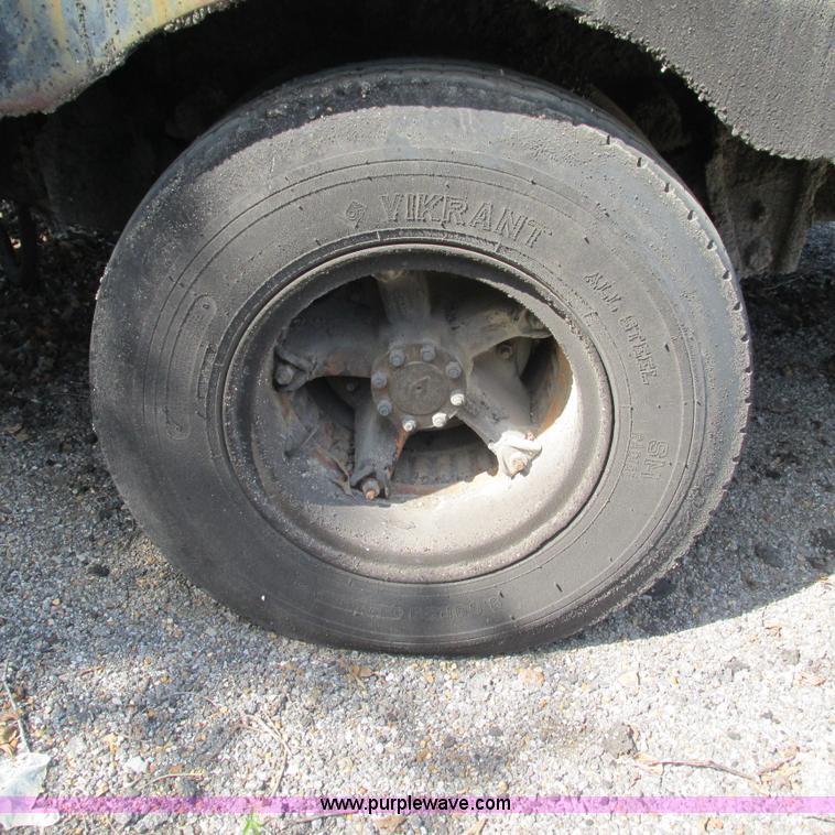 image for item L5296 1981 International oil distribution truck