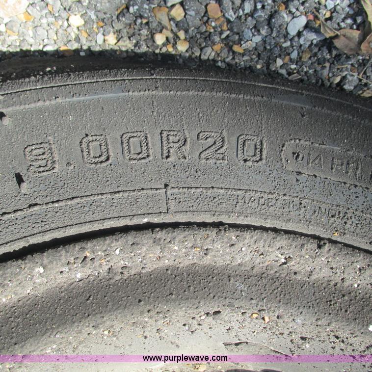 image for item L5296 1981 International oil distribution truck