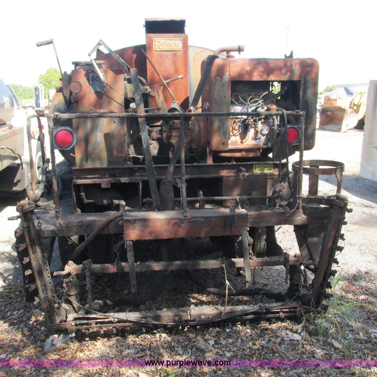 image for item L5296 1981 International oil distribution truck