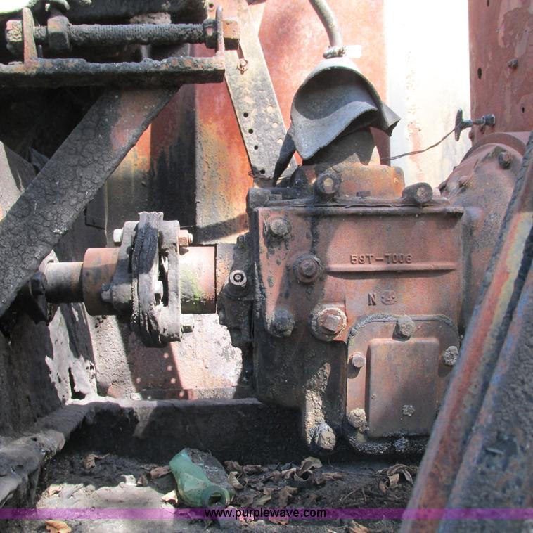 image for item L5296 1981 International oil distribution truck