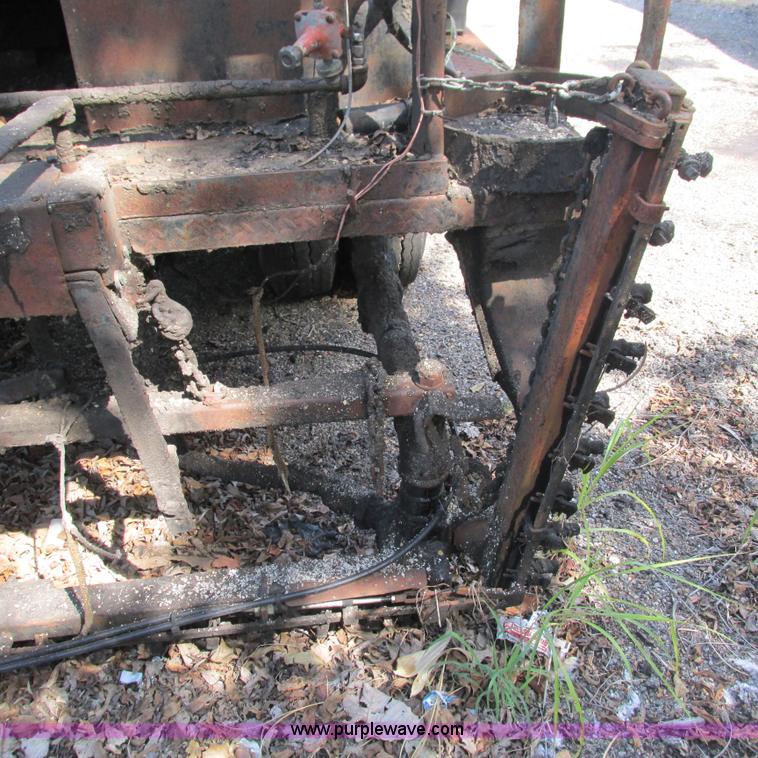 image for item L5296 1981 International oil distribution truck