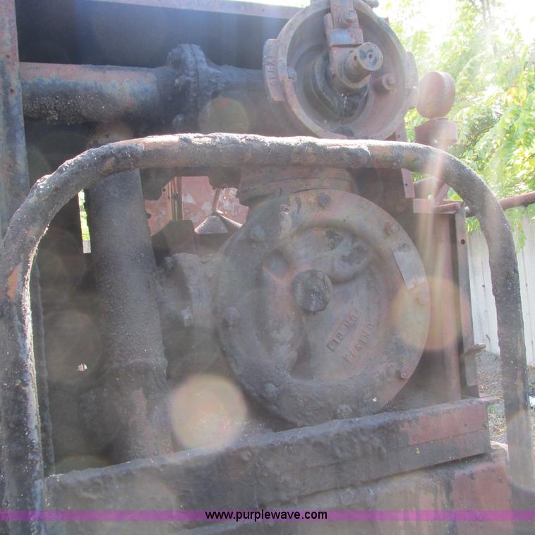 image for item L5296 1981 International oil distribution truck