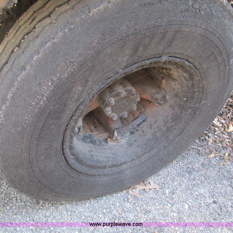 image for item L5296 1981 International oil distribution truck