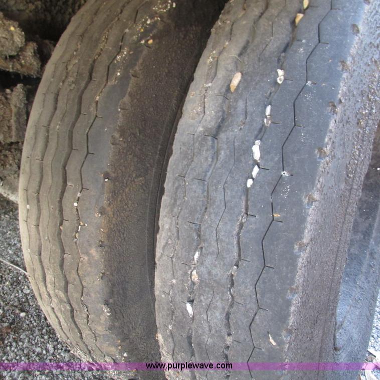 image for item L5296 1981 International oil distribution truck