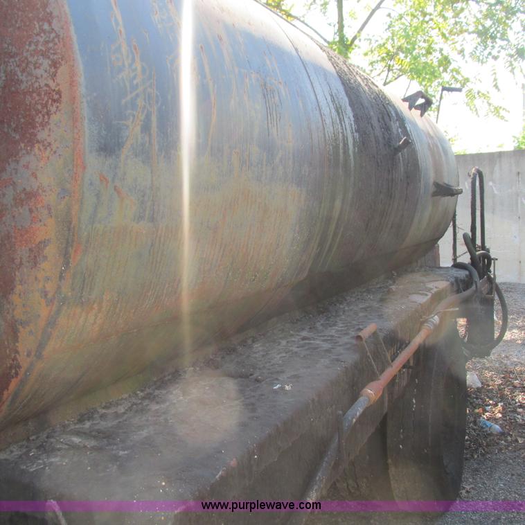 image for item L5296 1981 International oil distribution truck