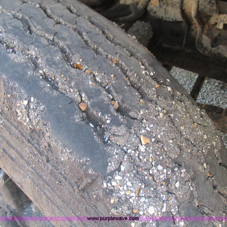 image for item L5296 1981 International oil distribution truck