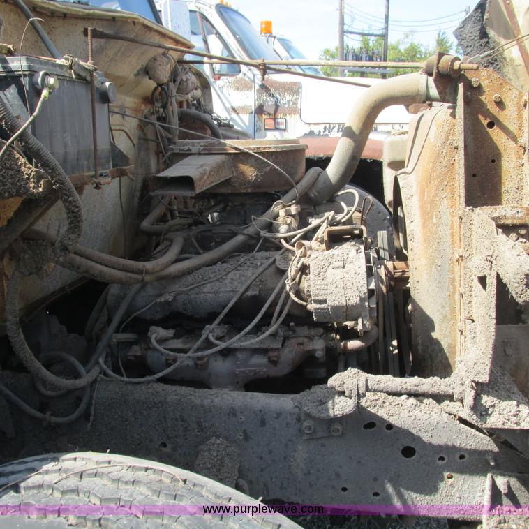 image for item L5296 1981 International oil distribution truck