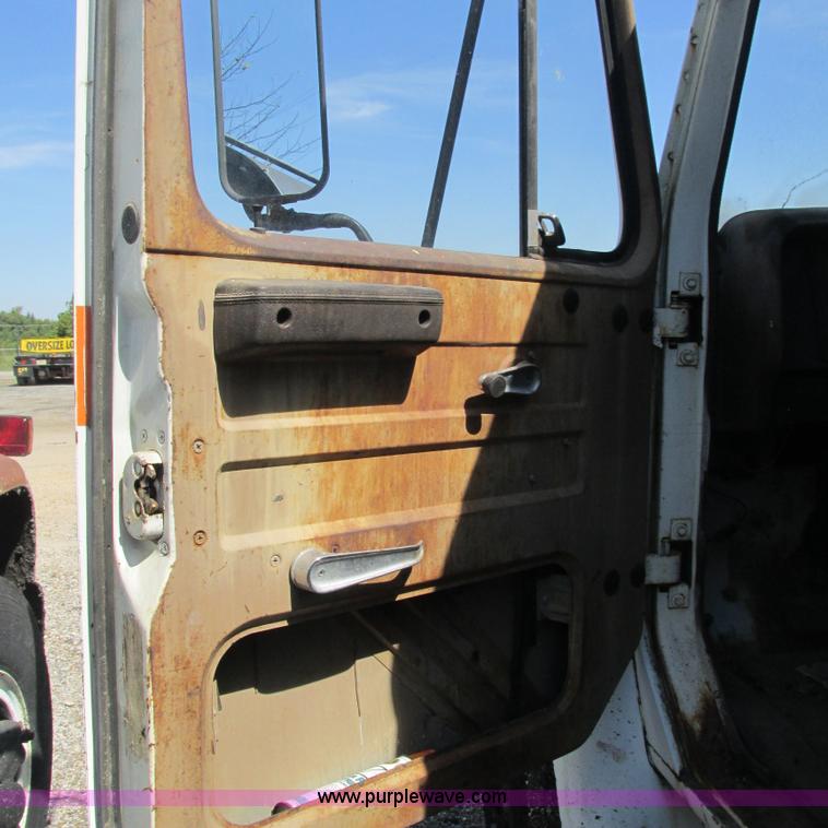 image for item L5296 1981 International oil distribution truck