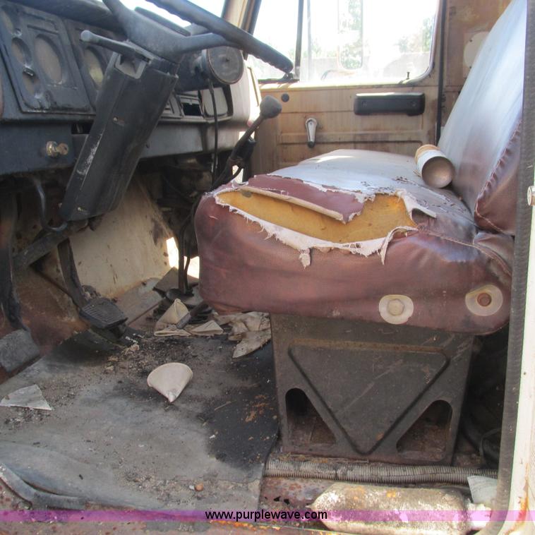 image for item L5296 1981 International oil distribution truck