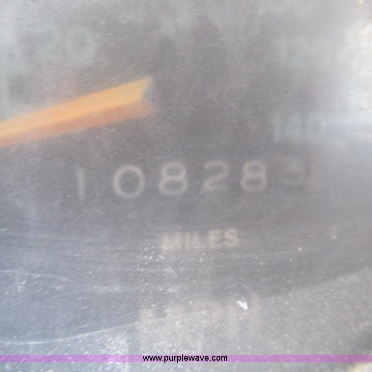 image for item L5296 1981 International oil distribution truck