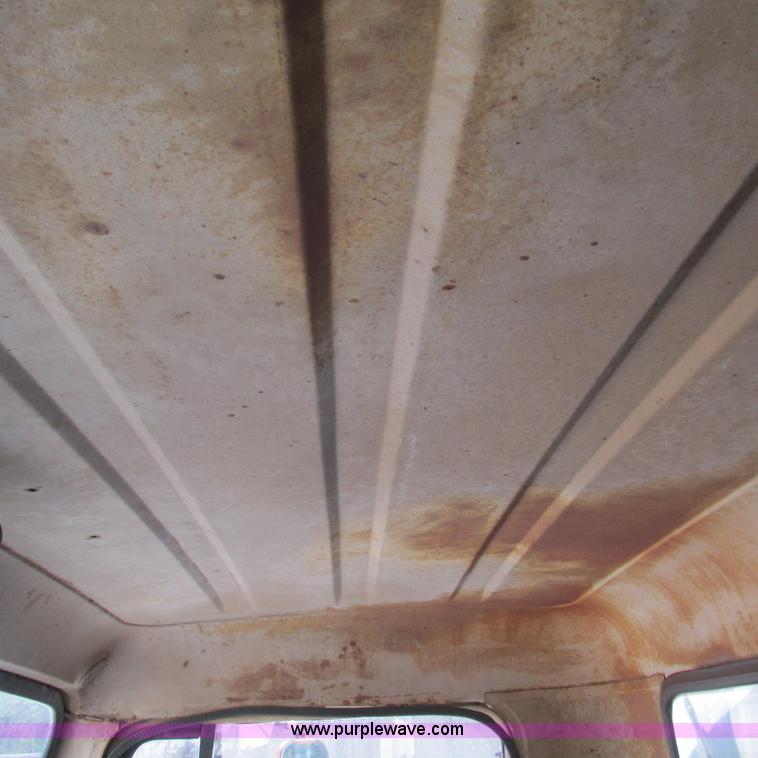 image for item L5296 1981 International oil distribution truck