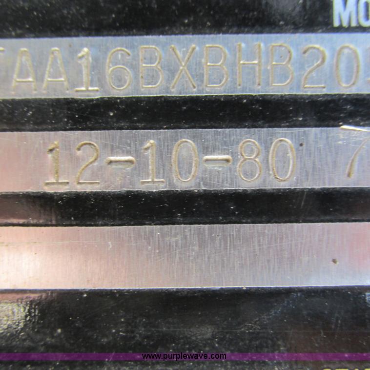 image for item L5296 1981 International oil distribution truck