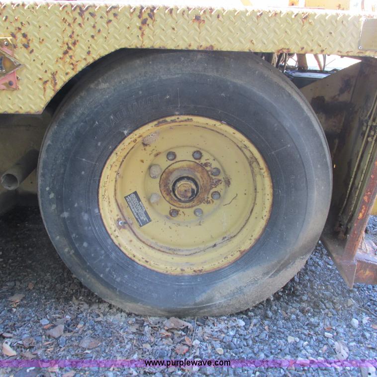 image for item L5298 Blaw Knox RW38 paver