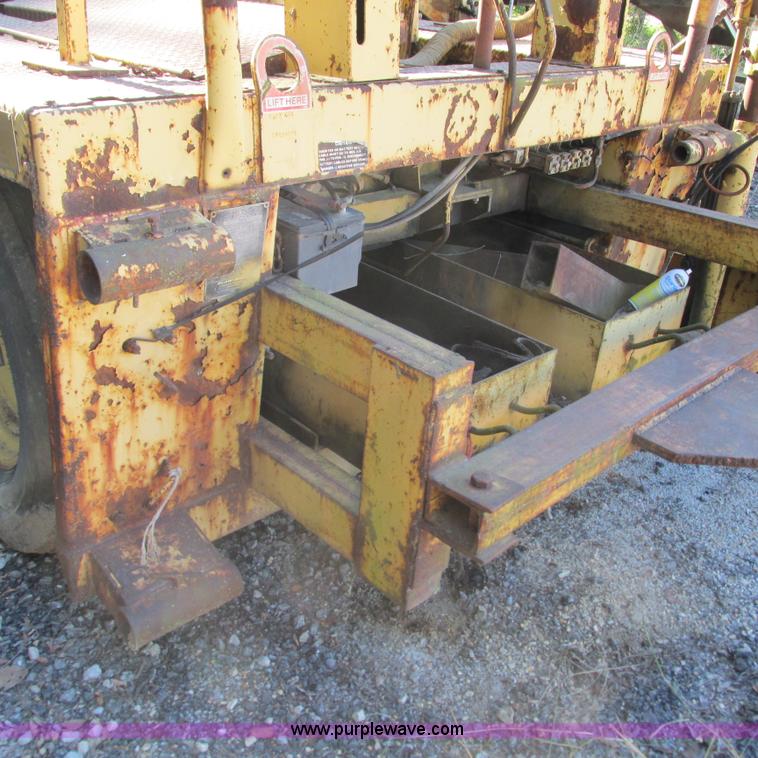 image for item L5298 Blaw Knox RW38 paver