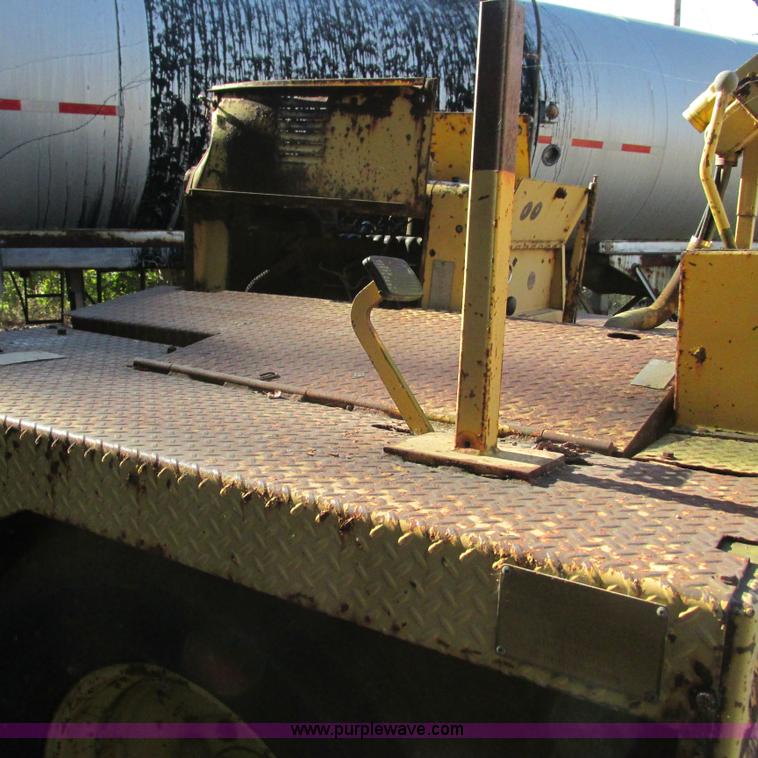 image for item L5298 Blaw Knox RW38 paver