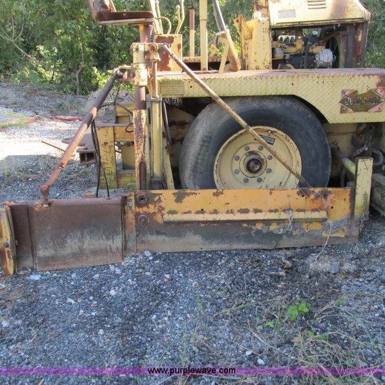 image for item L5298 Blaw Knox RW38 paver