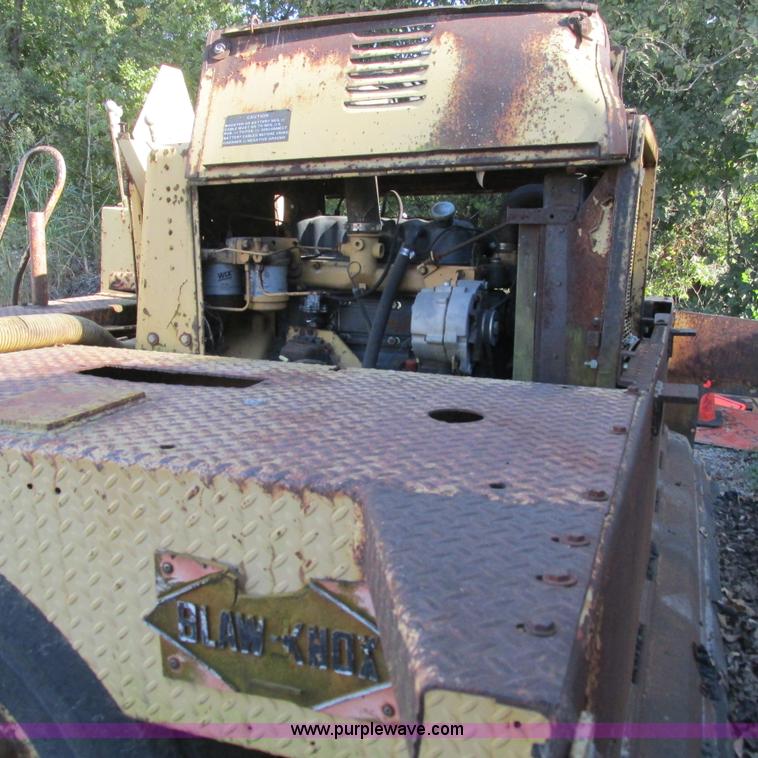 image for item L5298 Blaw Knox RW38 paver