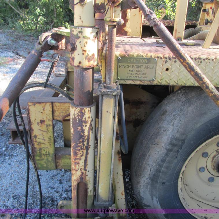 image for item L5298 Blaw Knox RW38 paver