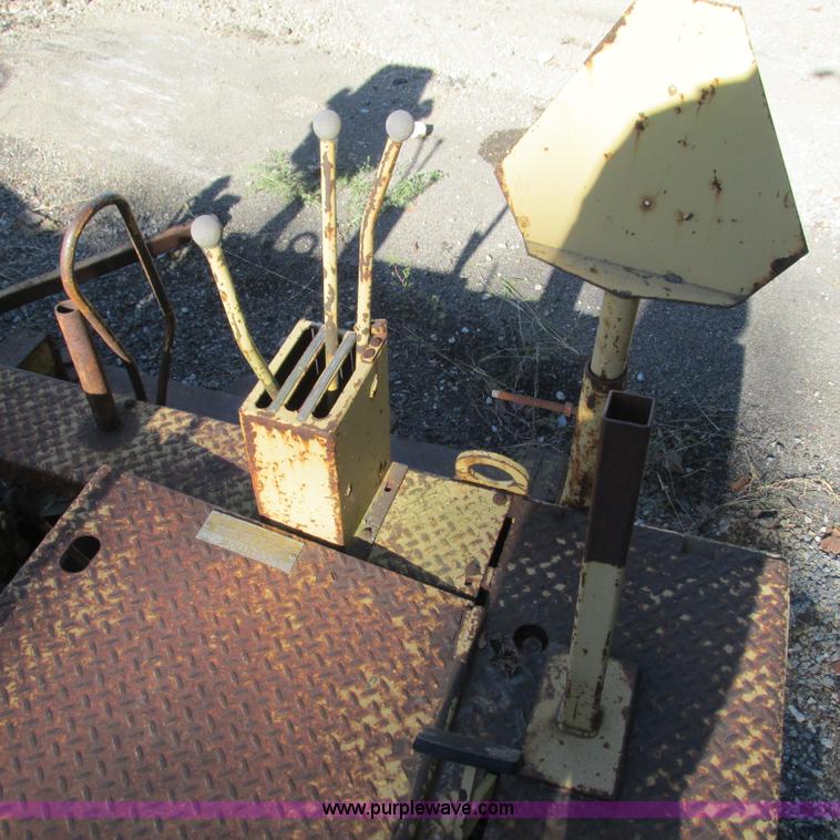 image for item L5298 Blaw Knox RW38 paver