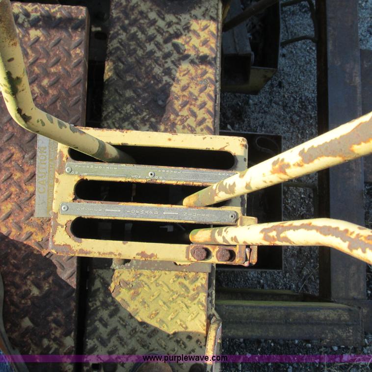 image for item L5298 Blaw Knox RW38 paver