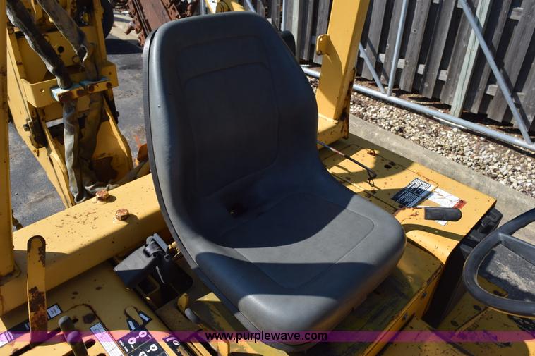 image for item L5900 1995 Vermeer V4150 trencher