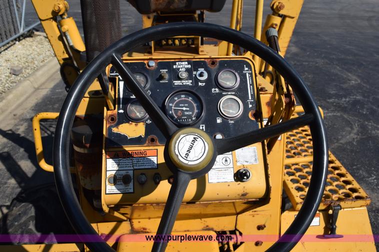 image for item L5900 1995 Vermeer V4150 trencher
