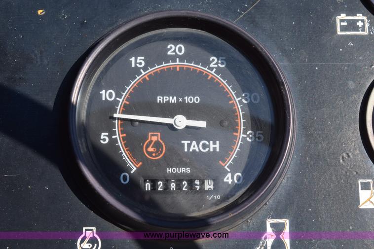 image for item L5900 1995 Vermeer V4150 trencher