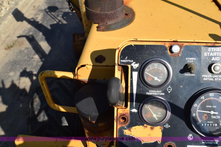 image for item L5900 1995 Vermeer V4150 trencher