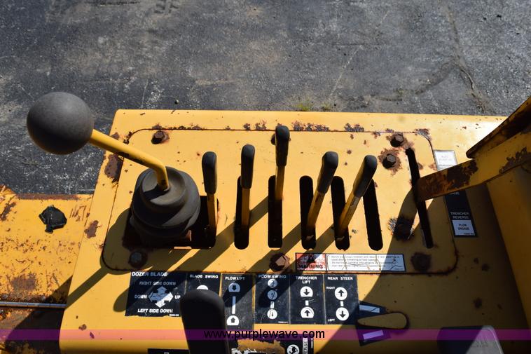 image for item L5900 1995 Vermeer V4150 trencher