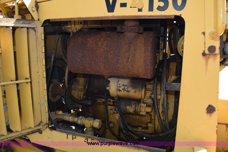 image for item L5900 1995 Vermeer V4150 trencher