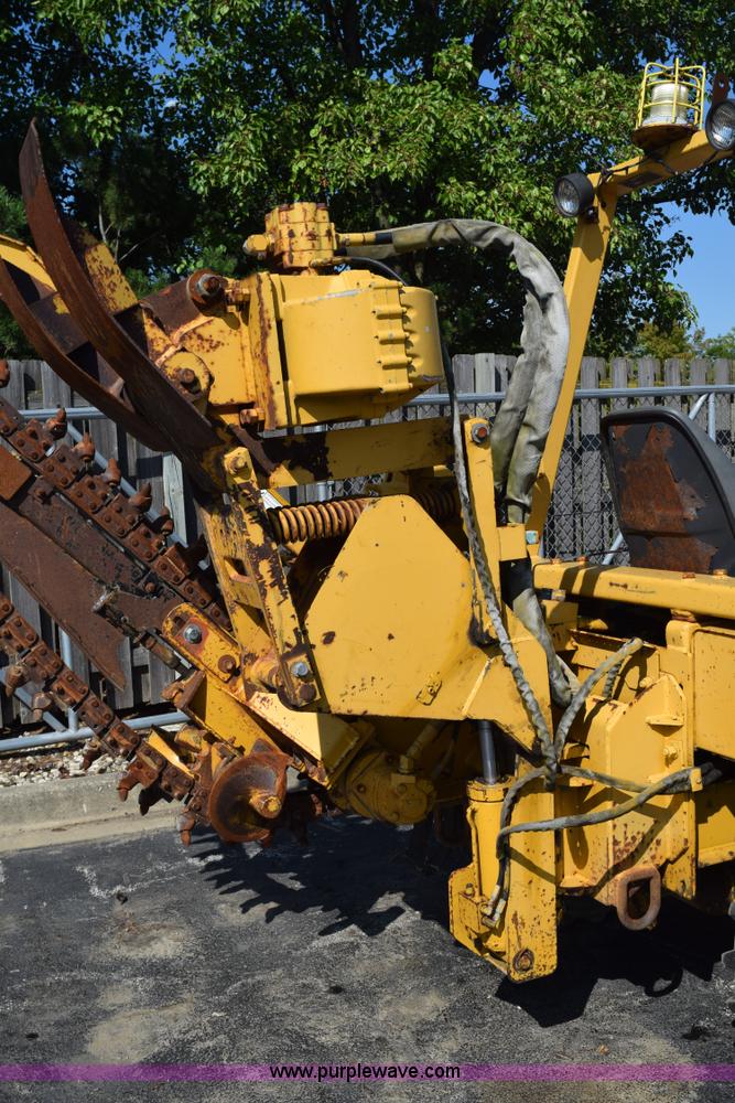 image for item L5900 1995 Vermeer V4150 trencher