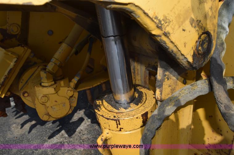 image for item L5900 1995 Vermeer V4150 trencher