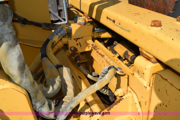 image for item L5900 1995 Vermeer V4150 trencher