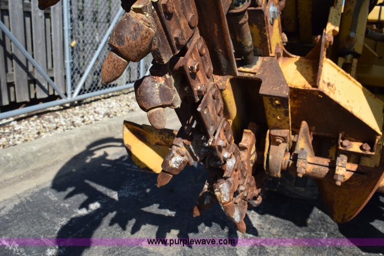image for item L5900 1995 Vermeer V4150 trencher