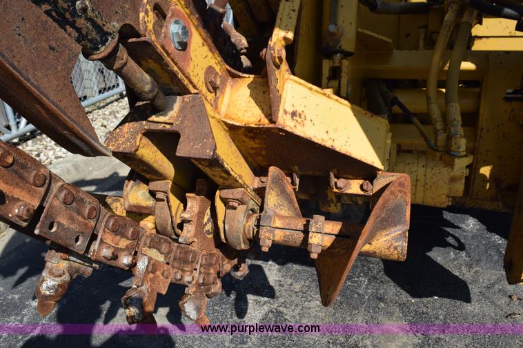 image for item L5900 1995 Vermeer V4150 trencher