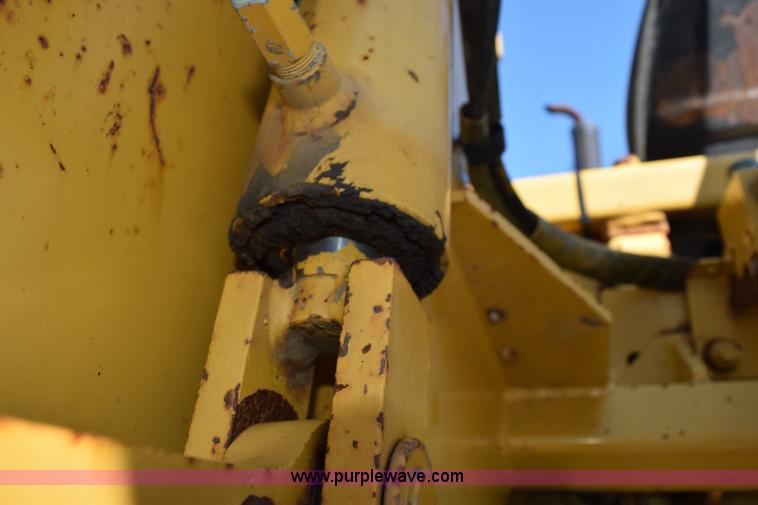 image for item L5900 1995 Vermeer V4150 trencher