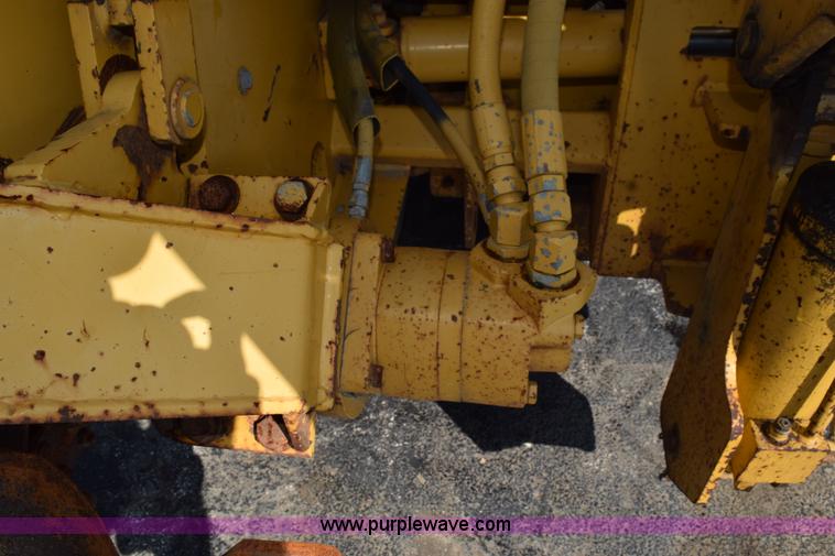 image for item L5900 1995 Vermeer V4150 trencher