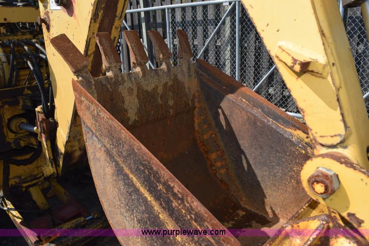 image for item L5900 1995 Vermeer V4150 trencher