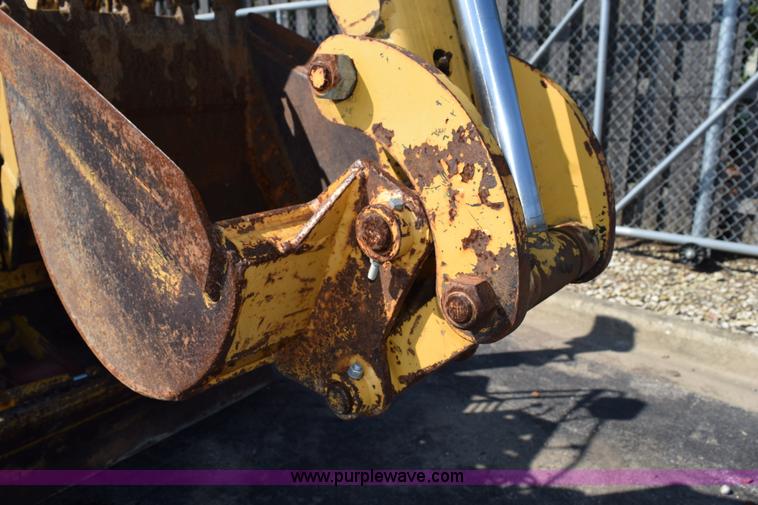 image for item L5900 1995 Vermeer V4150 trencher