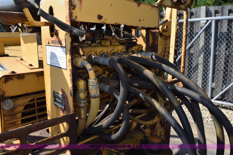 image for item L5900 1995 Vermeer V4150 trencher