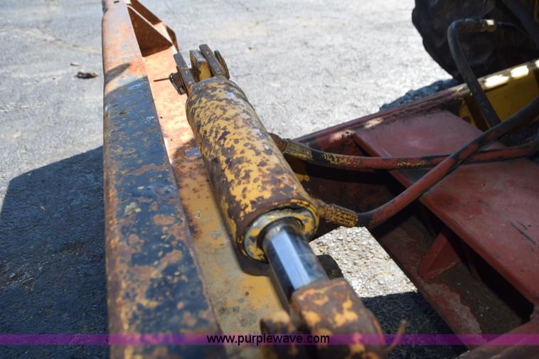 image for item L5900 1995 Vermeer V4150 trencher