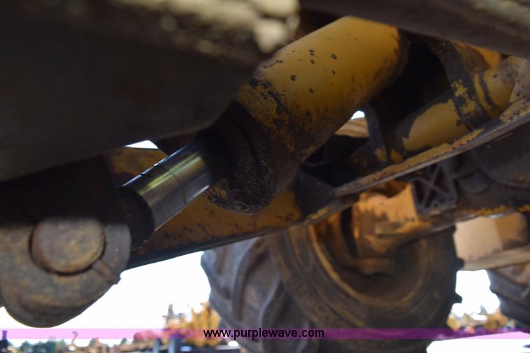 image for item L5900 1995 Vermeer V4150 trencher