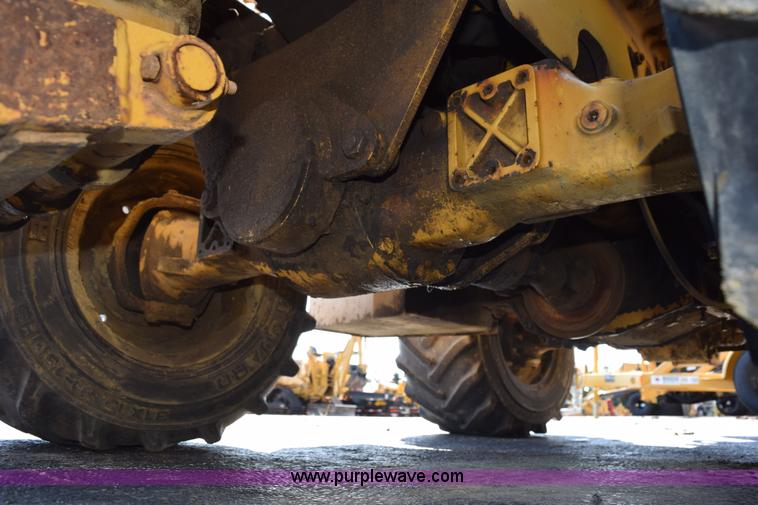 image for item L5900 1995 Vermeer V4150 trencher