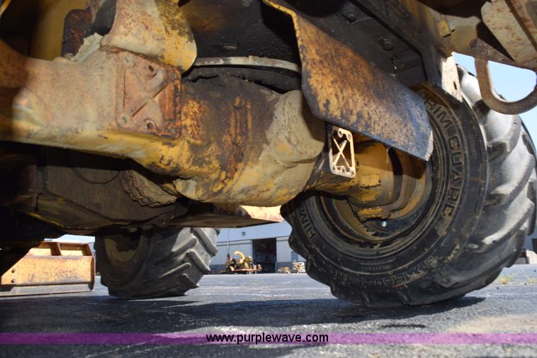 image for item L5900 1995 Vermeer V4150 trencher