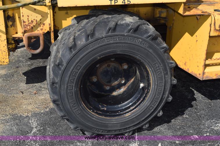 image for item L5900 1995 Vermeer V4150 trencher