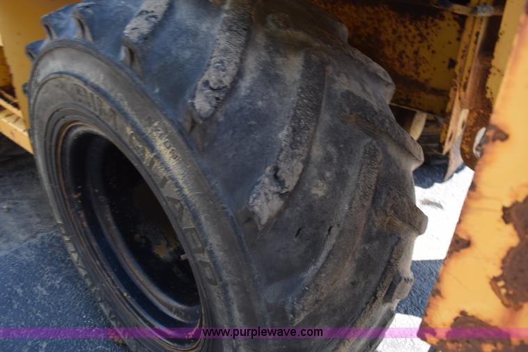 image for item L5900 1995 Vermeer V4150 trencher