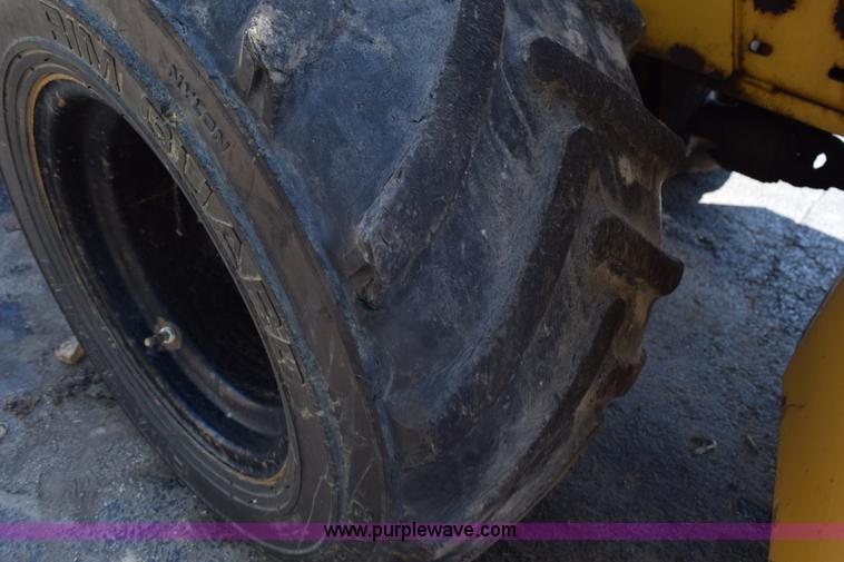 image for item L5900 1995 Vermeer V4150 trencher