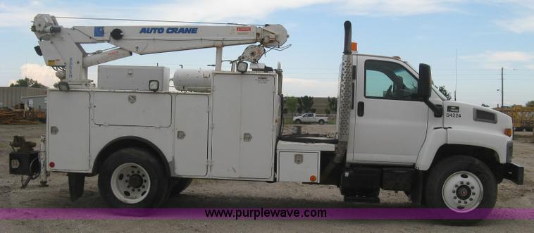 image for item L6317 2004 Chevrolet C7500 service truck with crane