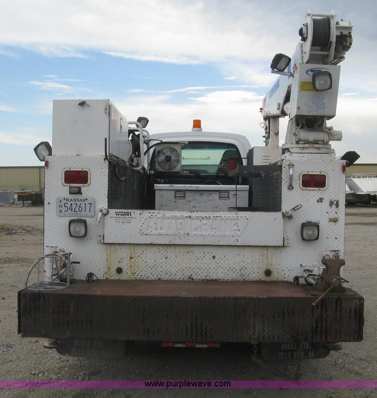 image for item L6317 2004 Chevrolet C7500 service truck with crane