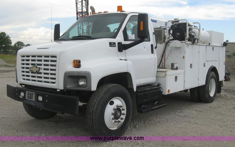 image for item L6317 2004 Chevrolet C7500 service truck with crane